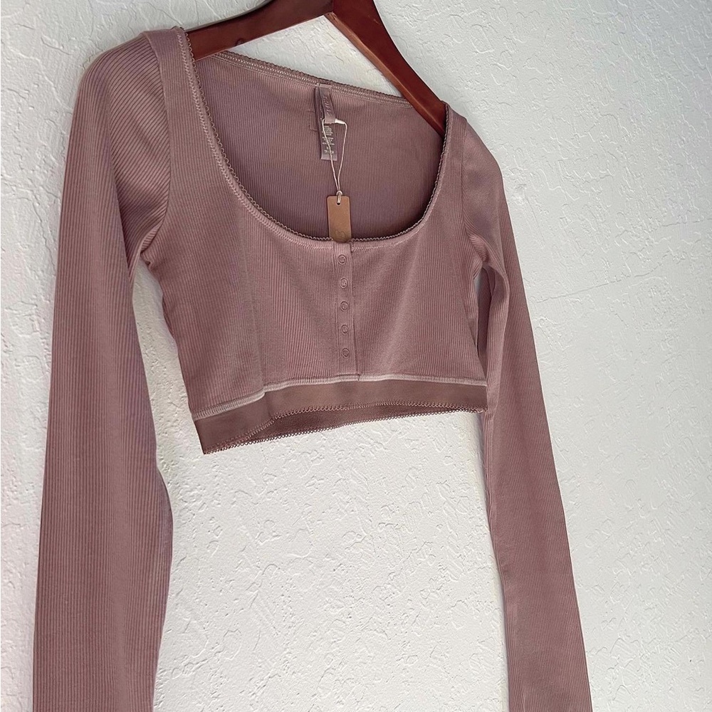 SKIMS Picot Super Cropped Henley - Picture 2 of 3
